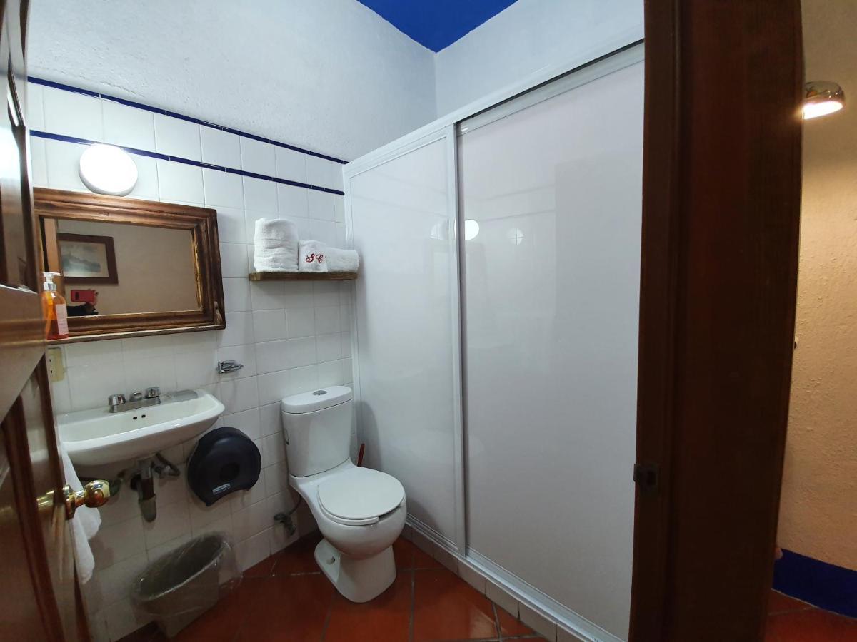 Family Studio,1528570858:JPEG